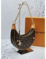 LOOP A HALF MOON SHAPE SHOULDER BAG IN BROWN MONOGRAM CANVAS - Image 4
