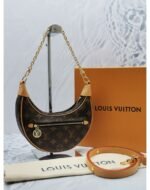 LOOP A HALF MOON SHAPE SHOULDER BAG IN BROWN MONOGRAM CANVAS
